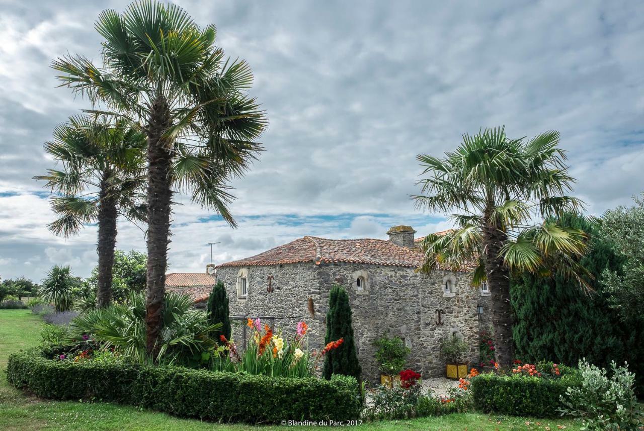 Bed and Breakfast Logis De La Robliniere Landevieille Esterno foto