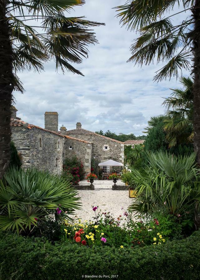 Bed and Breakfast Logis De La Robliniere Landevieille Esterno foto
